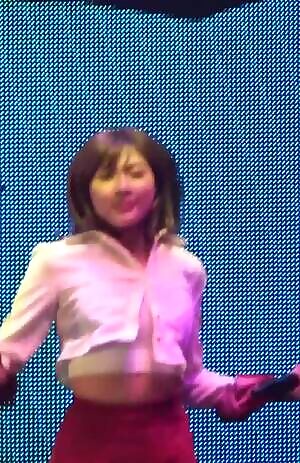 Apink - Hayoung wardrobe malfunction