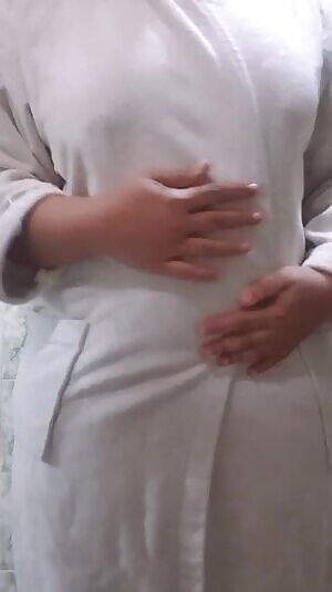 irst post - revealing my full body.. I love my curves