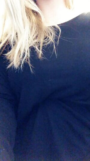 I want you in my bed and between my legs 🤤