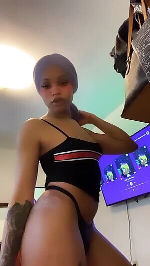 Meowww I want something to ride on 😻