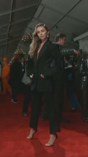 Korean Celebrity NSFW Ass Miley Cyrus