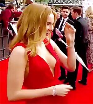 Jodie Comer in that dress makes me crazy