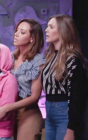 Aubrey Plaza & Elizabeth Olsen