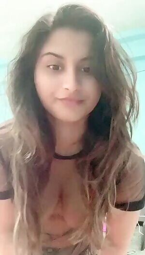 Gunnjan Aras solo nude show