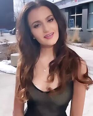 Do you like her dress?