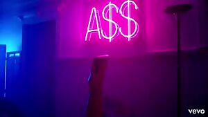 Iggy Azalea staying relevant the only way she know how