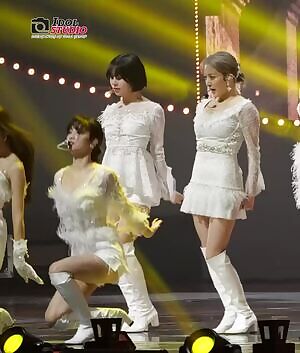 Twice - Momo & Tzuyu