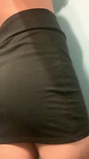 Lift my skirt pls!