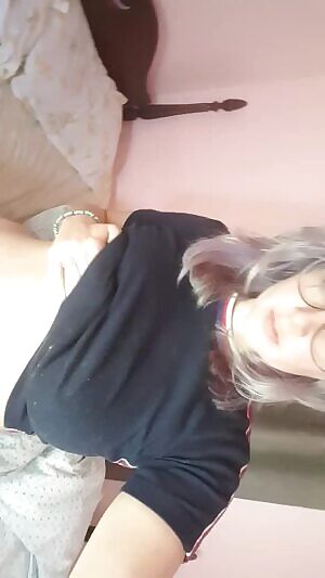 I am hairy, curvy and flirty and I want to get naughty with you!!! Vanilla, Domme and roleplay sessions are my favourites. 💦🍑🍆 Follow my free Alisia_janexo