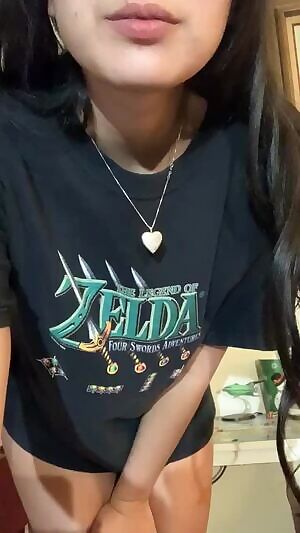 Hope you like my irst gif! Just staying in to play tonight 😉💖