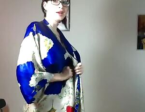 Tattooed babe with huge boobs in glasses