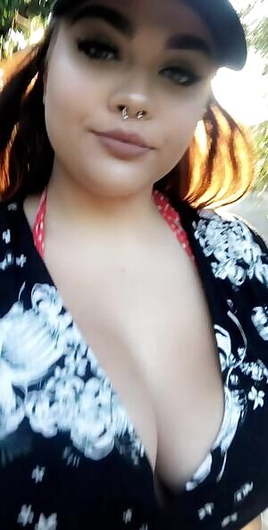 Walking in something low cut usually causes lots of stares 👀