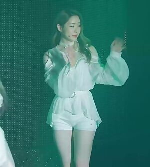 WJSN - YeonJung looking soo fine
