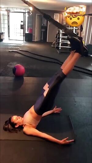 Nina Dobrev's insane camel toe!