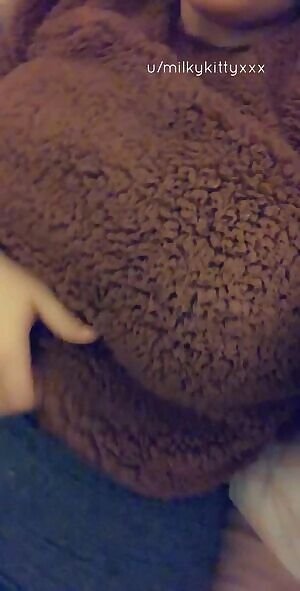 Fuzzy sweaters & soft titties 🥰💕