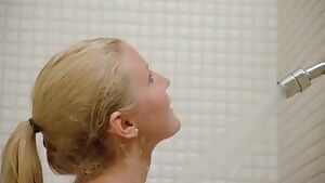 Carla Reynolds bush flash