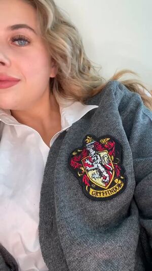 Pussy Spreading 18 Years Old Cute