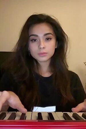 Keyboard-playing beauty