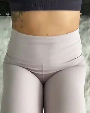 cameltoe bimbo