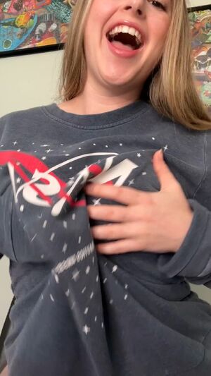 Got bored so i revealed my titties [reavel]