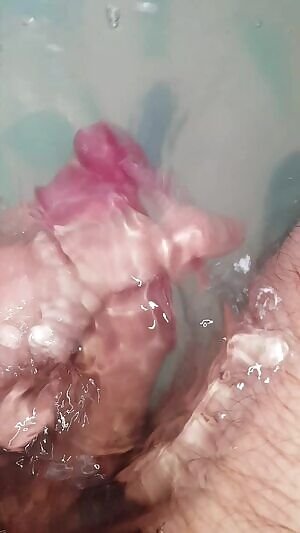 Cumming underwater 😈
