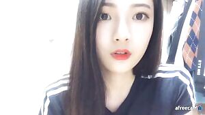 Somu showing her thighs