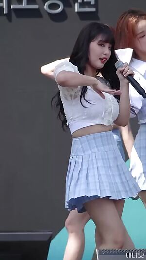 Momoland - Bouncy Ahin