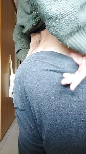 My juicy butt needs your tongue