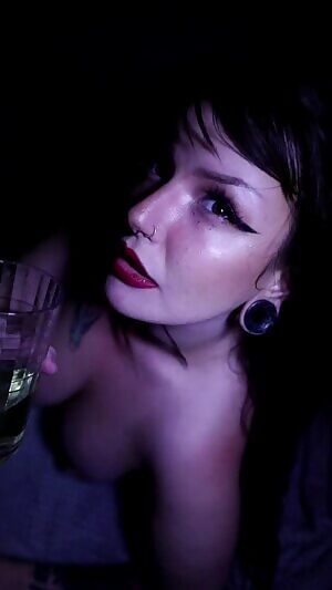 Drinking my own piss like a good girl 😇