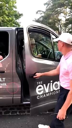 Watching Alexandra O'Laughlin's pins spill out of that truck = *DROOL*