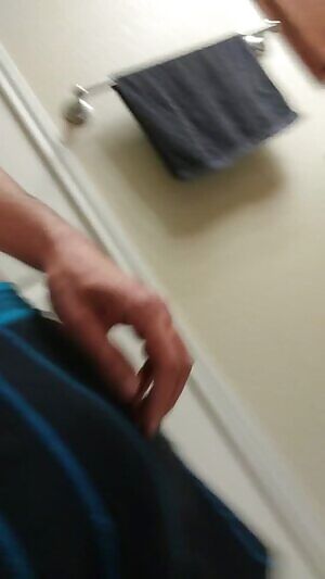 I love to dangle...hot PMs welcome, looking for naughty chat tonight 😉