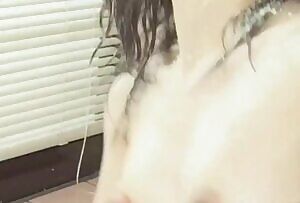 Mai Yamasaki with mashed potatoes in her hair