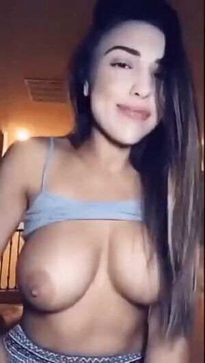 Hot girl flaunts for the webcam