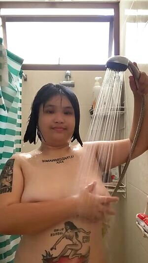 🤷🏻‍♀️Chubby Asian woman showers🤷🏻‍♀️