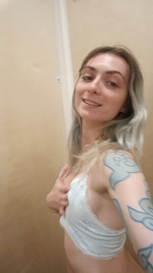 UK Girls British Changing Room Selfie