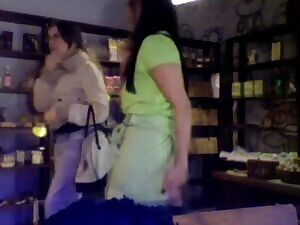 Voyagerhot helps customer with a t-shirt full of holes and bottomless