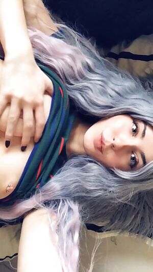 This petite teen is ready to play! Vanilla and domme // 🍑 //