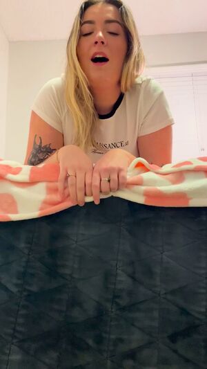 Burping Blonde Dirty Talk Lips