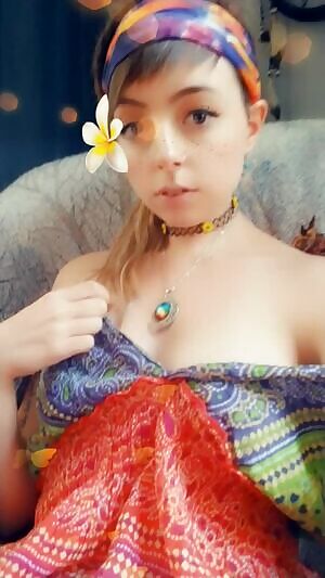 Let me be your girlfriend while I'm in vacation!