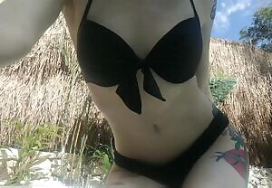 Flashing by the pool before getting shy again 😅