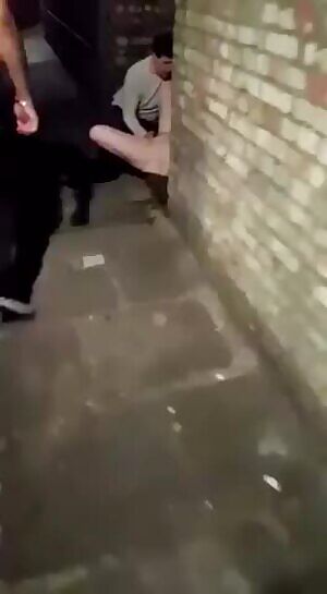 Fingerbang night. Street, night, passers-by, fingers in the vagina!