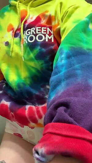 Anyone down for a 💨 & chill