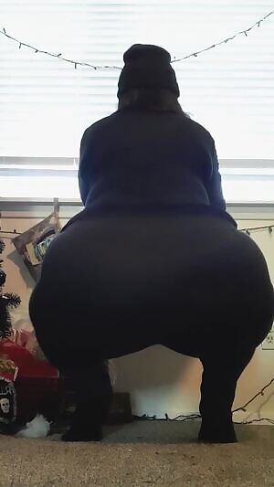 I need to be bouncing on your cock rn 🖤