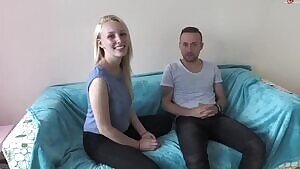 Lisa18mags drops it on her breast