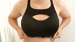 Wife loves to flash her tits