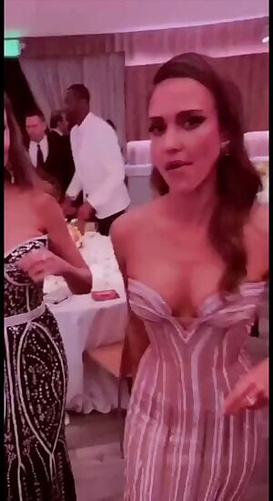 Jessica Alba got me jerking to the beat!