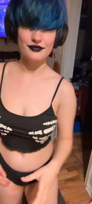 Short Hair Chicks Alt Alternative Amateur