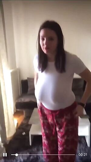 Way to busty to hide 😱