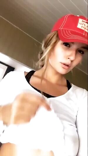 18 Yo Mia Melano Reveals Her Perfect Tits 🙏