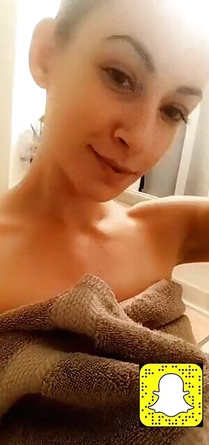 Snapchat Towel Drop GIF WITH BOOBS!